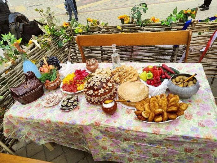 photo_5199459697864854556_y