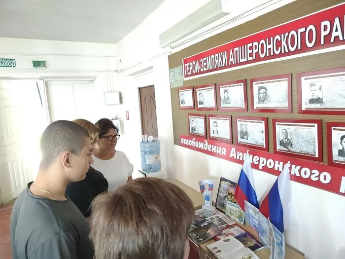 photo_5352782376700342990_y