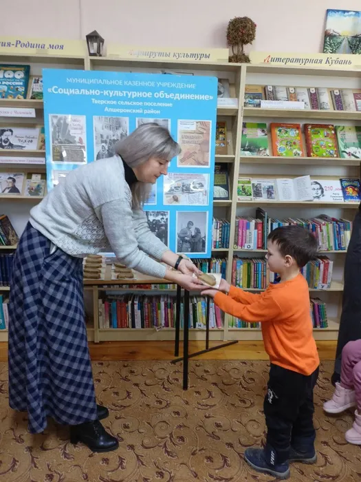 photo_5244846631621355530_y