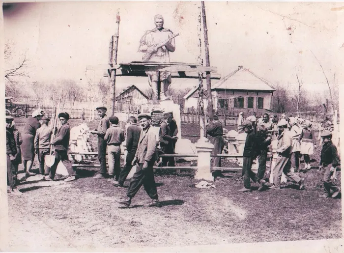 суботник на памятнике